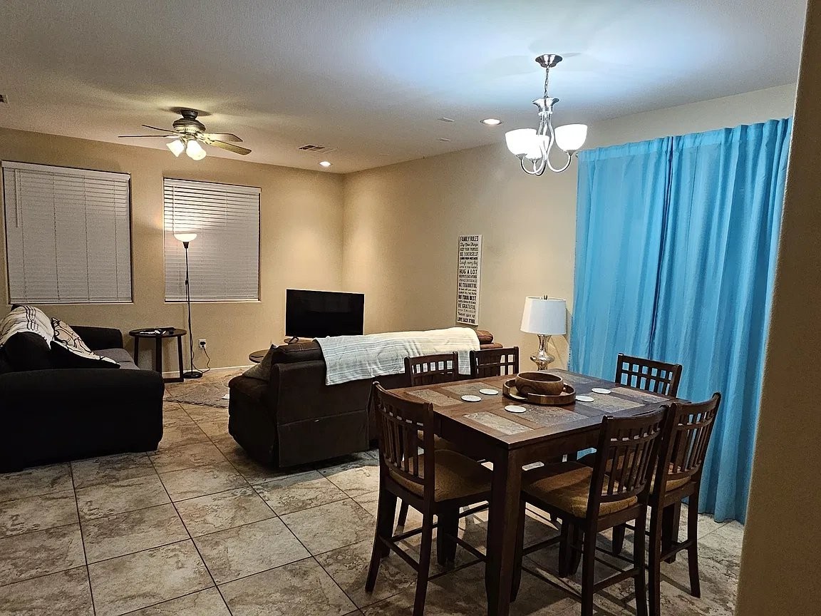 10565 Hamdem Ave - Photo 3 of 7