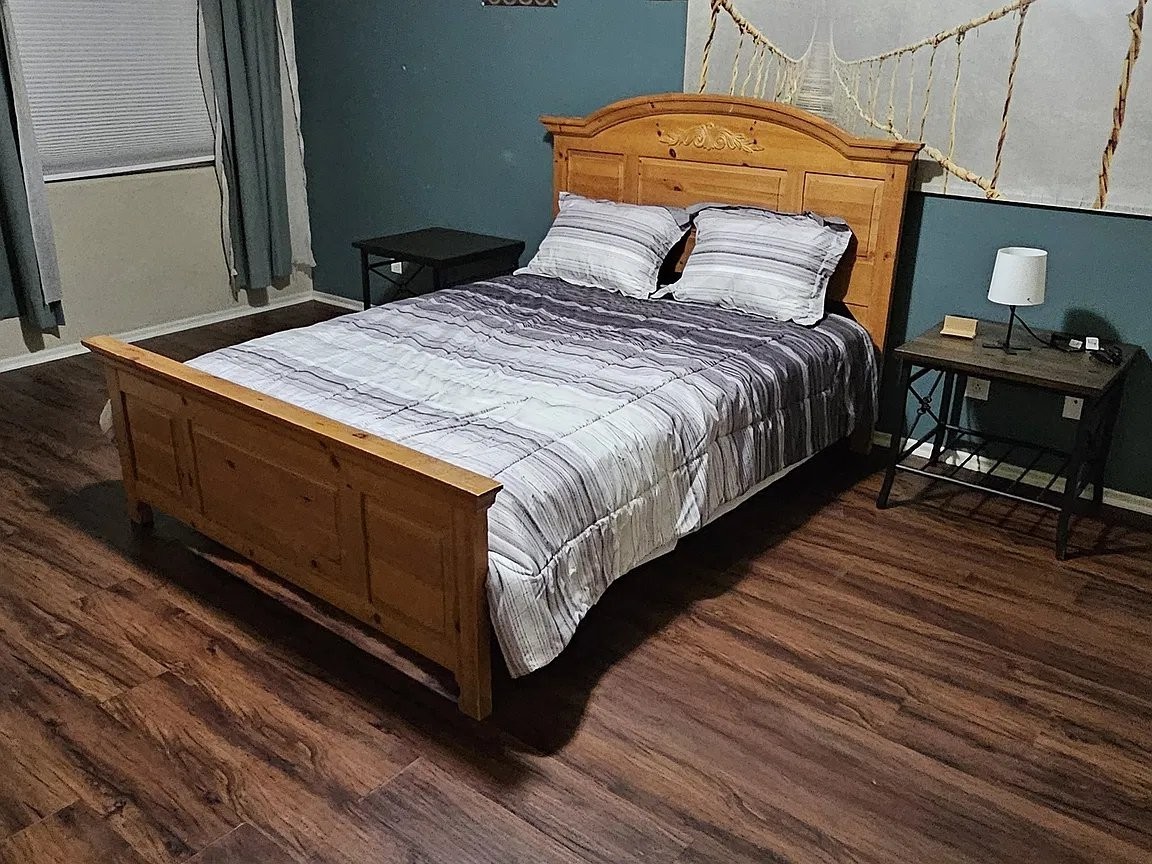 10565 Hamdem Ave - Photo 4 of 7