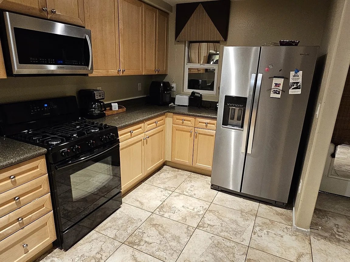 10565 Hamdem Ave - Photo 5 of 7