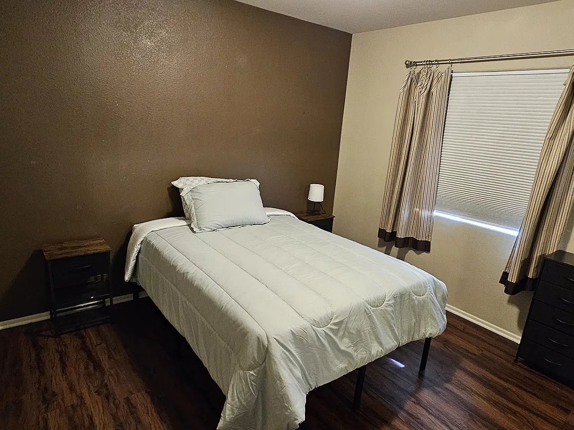 10565 Hamdem Ave - Photo 6 of 7