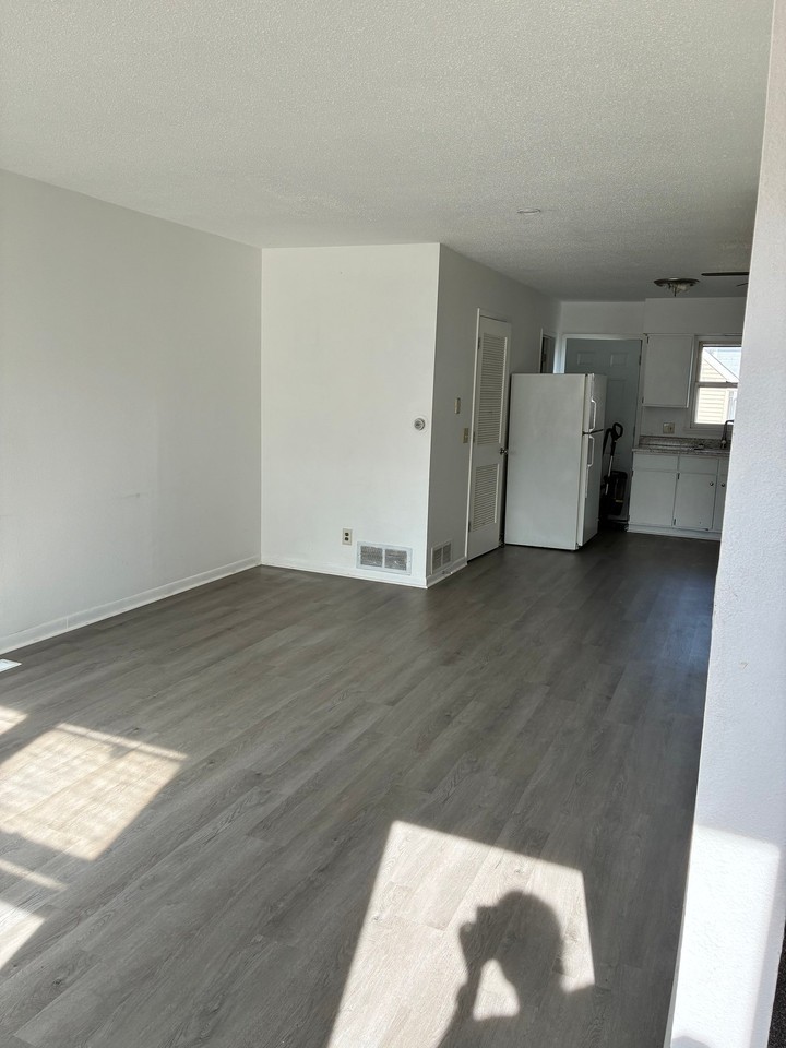 605 E Robinson St - Photo 3 of 13