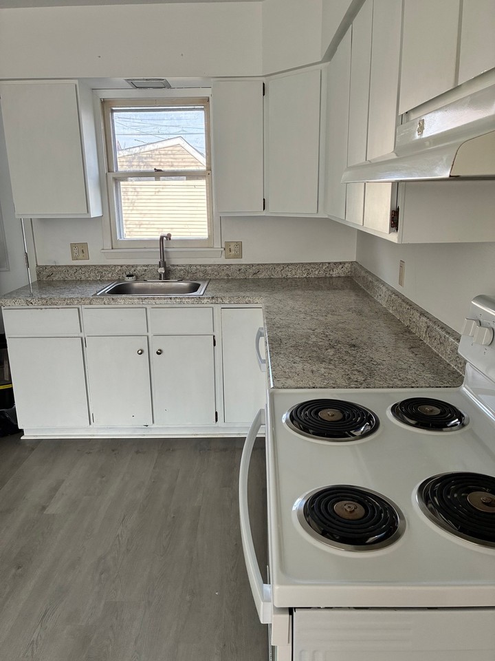 605 E Robinson St - Photo 4 of 13