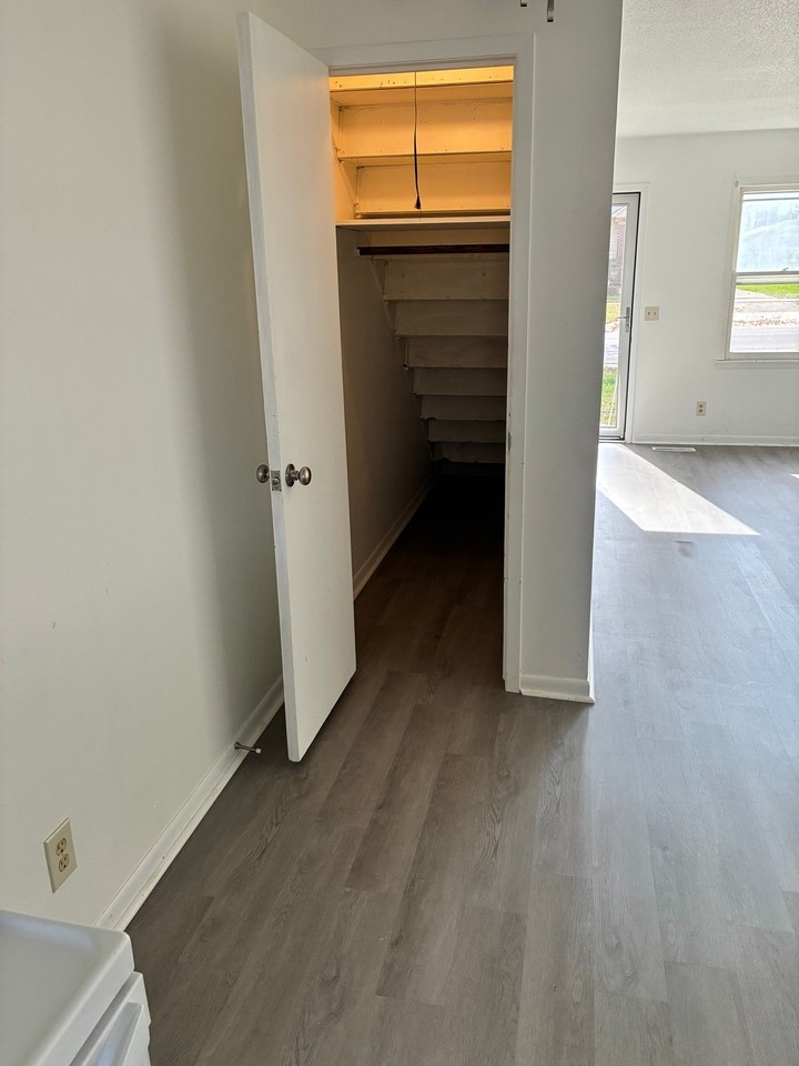 605 E Robinson St - Photo 6 of 13