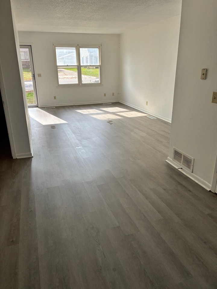 605 E Robinson St - Photo 7 of 13