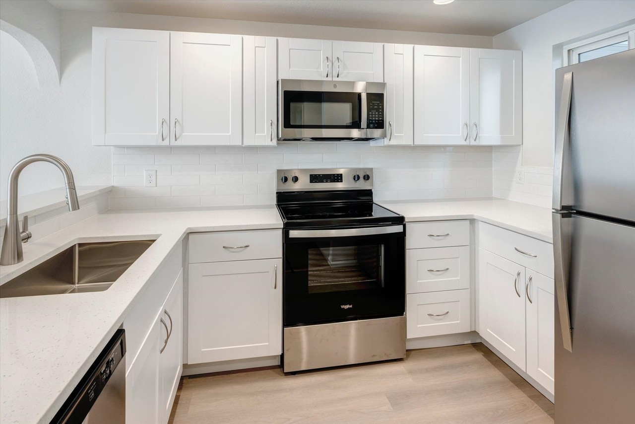 12740 Ne 10th Pl - Photo 4 of 11