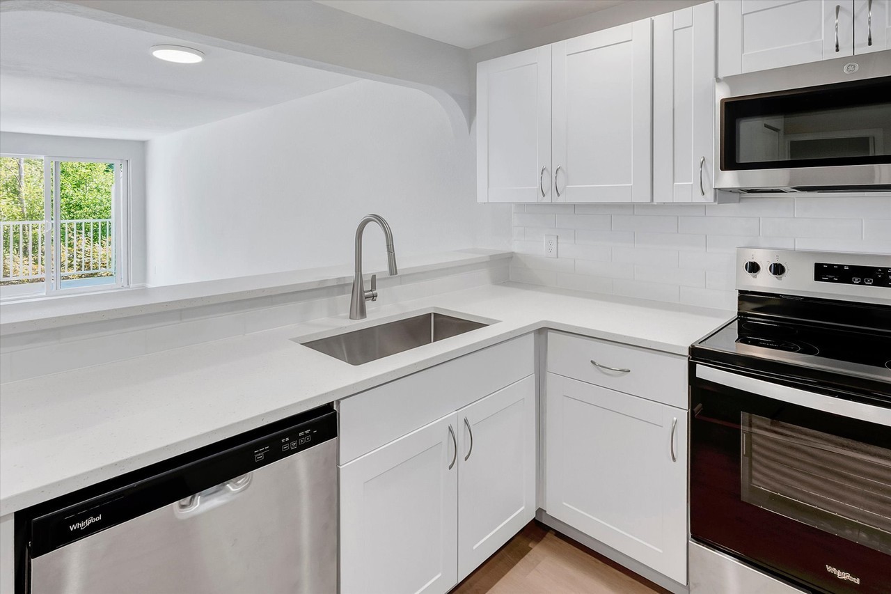 12740 Ne 10th Pl - Photo 5 of 11
