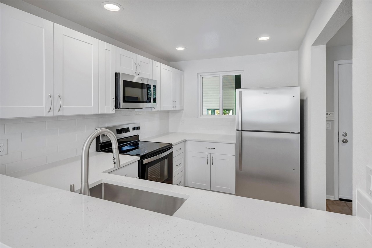 12740 Ne 10th Pl - Photo 6 of 11