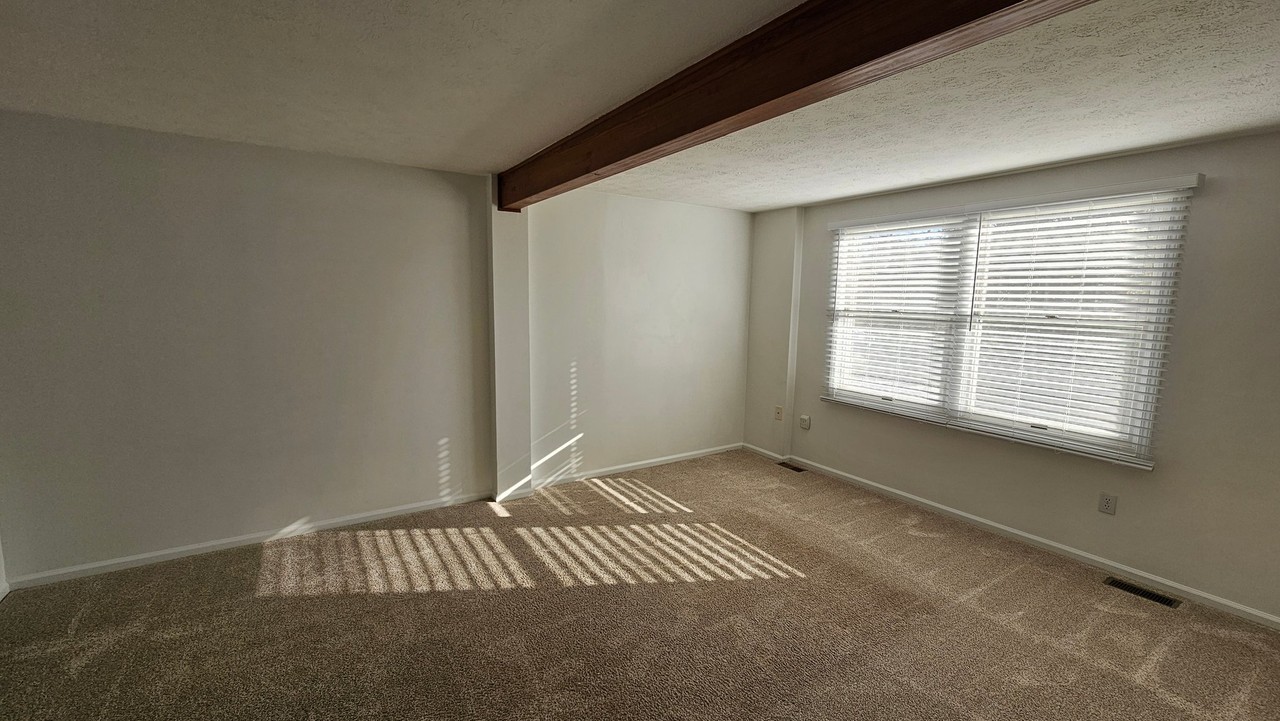 316 Parkridge Ln - Photo 5 of 19