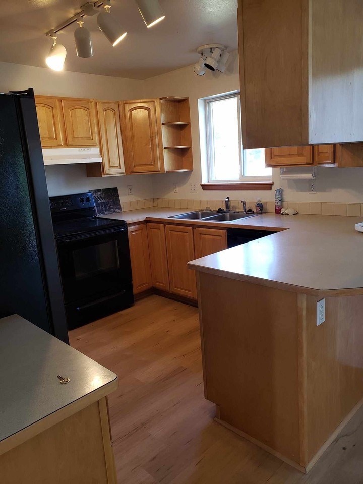 204 Peregrine Ln - Photo 2 of 18