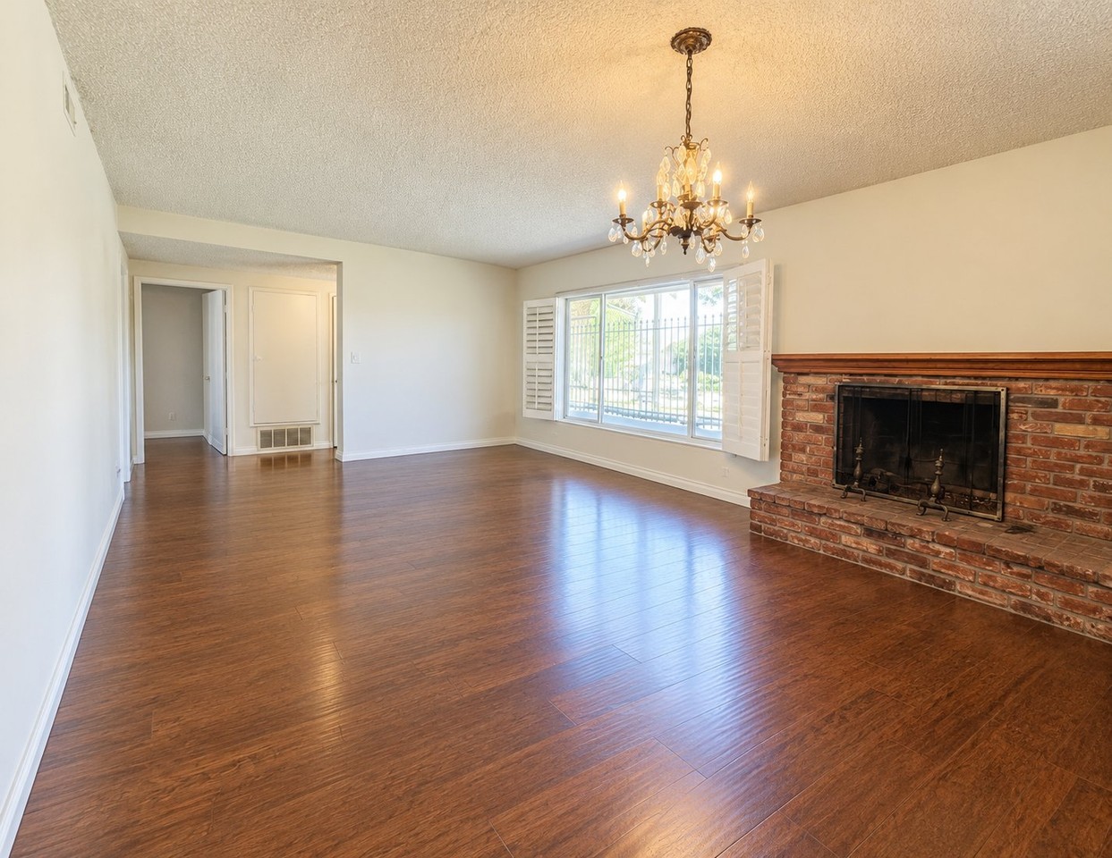 320 S Victoria Ave #1 - Photo 2 of 10