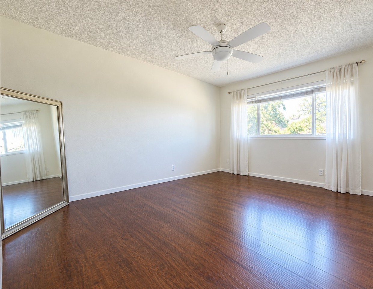 320 S Victoria Ave #1 - Photo 6 of 10