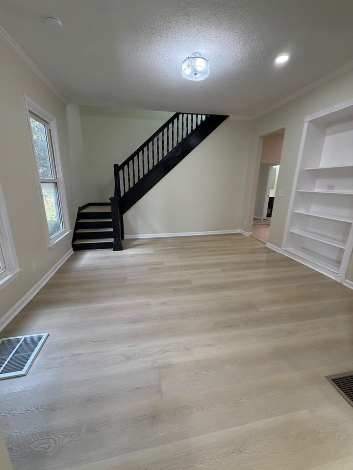 2436 Guilford Ave - Photo 5 of 11