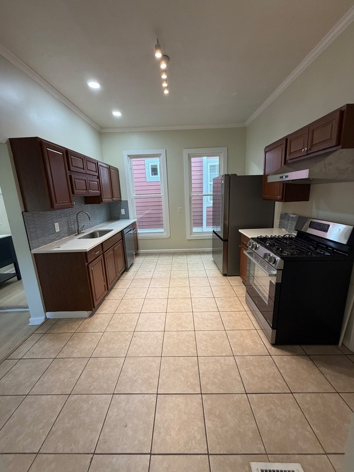 2436 Guilford Ave - Photo 6 of 11