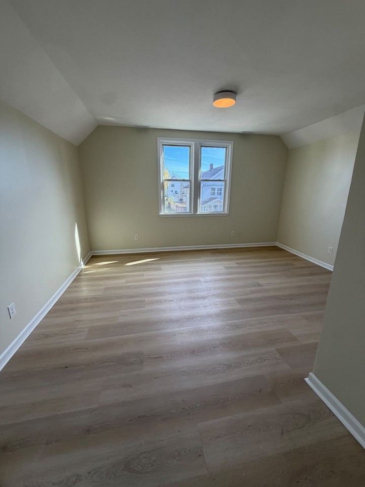 2436 Guilford Ave - Photo 7 of 11