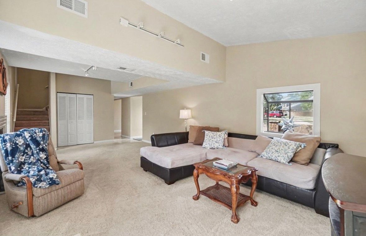 1697 Prairie Cir - Photo 3 of 14