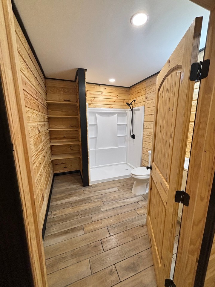 501 N Canal St - Photo 3 of 8
