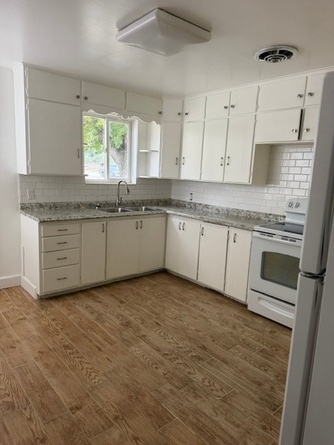 12135 S Redwood Rd - Photo 5 of 11