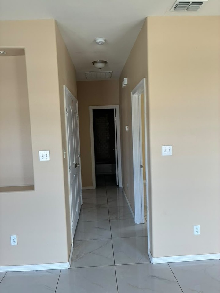 3000 Rosemary Dr - Photo 3 of 10