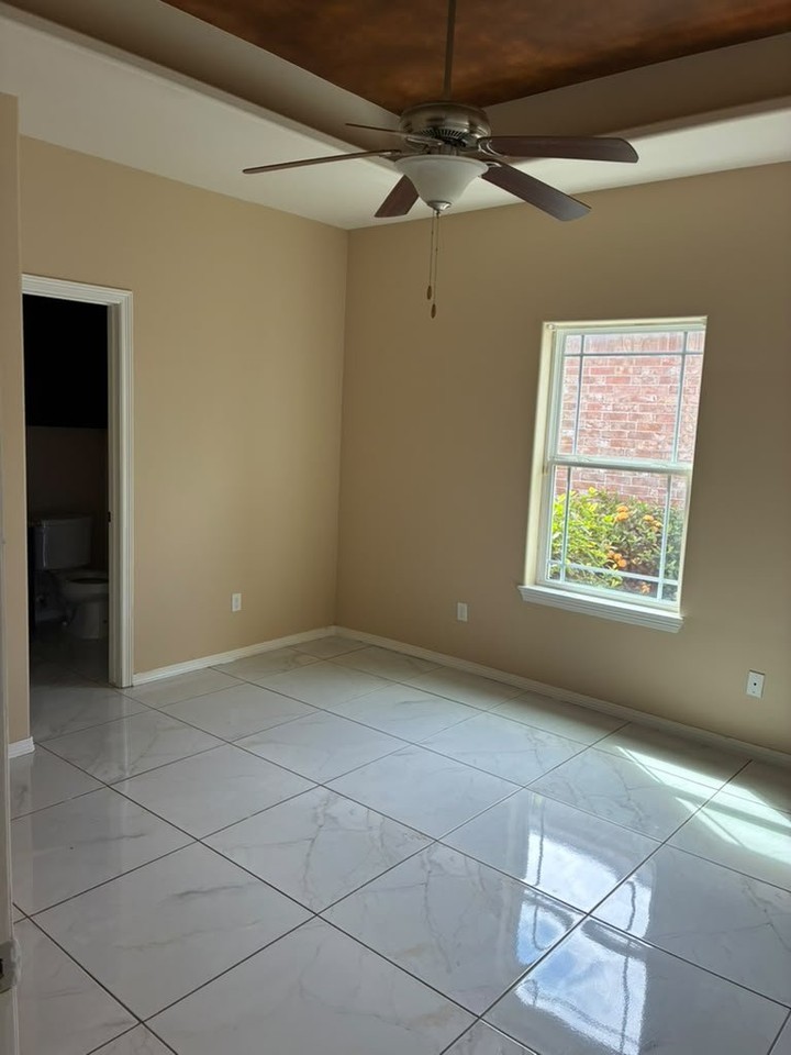 3000 Rosemary Dr - Photo 4 of 10