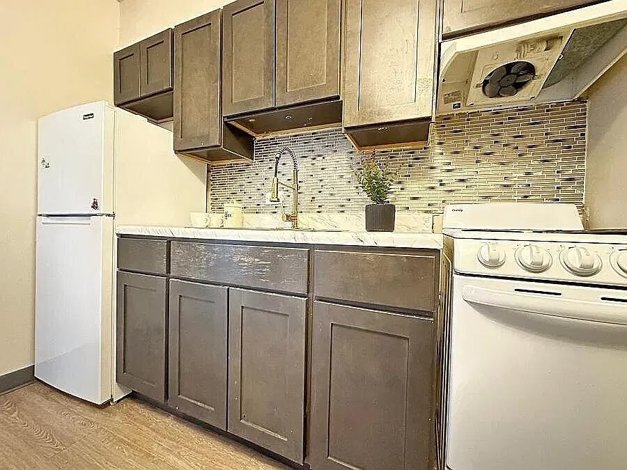 489 W State St #716 - Photo 2 of 10