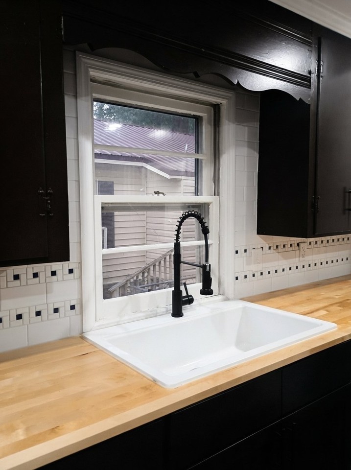 113 W 8th St - Photo 6 of 8