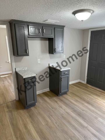Claybrook St. 1038 - Photo 3 of 7