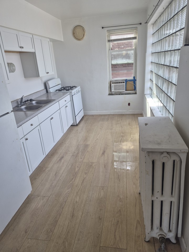 5401 S. Grand - Photo 2 of 4
