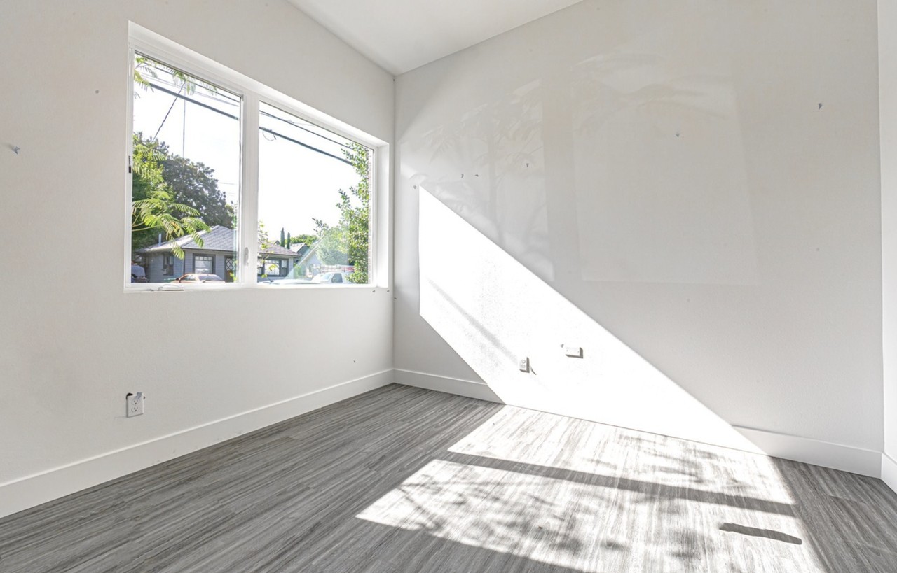 4130 Northeast Garfield Avenue - Photo 3 of 9
