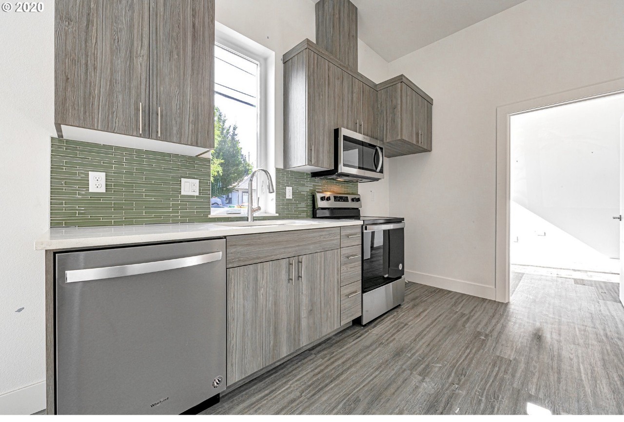 4130 Northeast Garfield Avenue - Photo 6 of 9