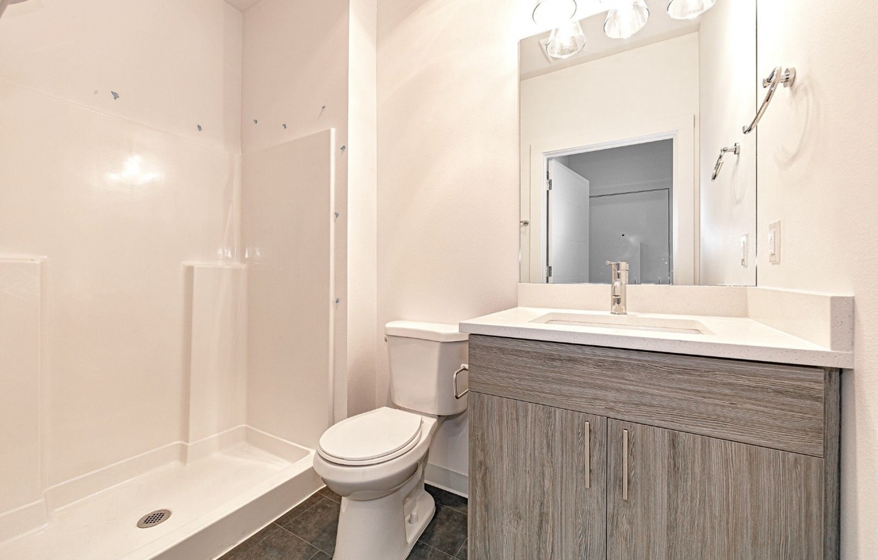 4130 Northeast Garfield Avenue - Photo 7 of 9