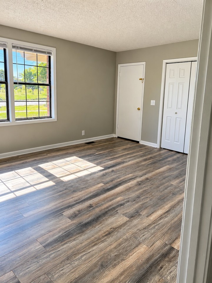 1613 Hartsville Pike - Photo 2 of 13