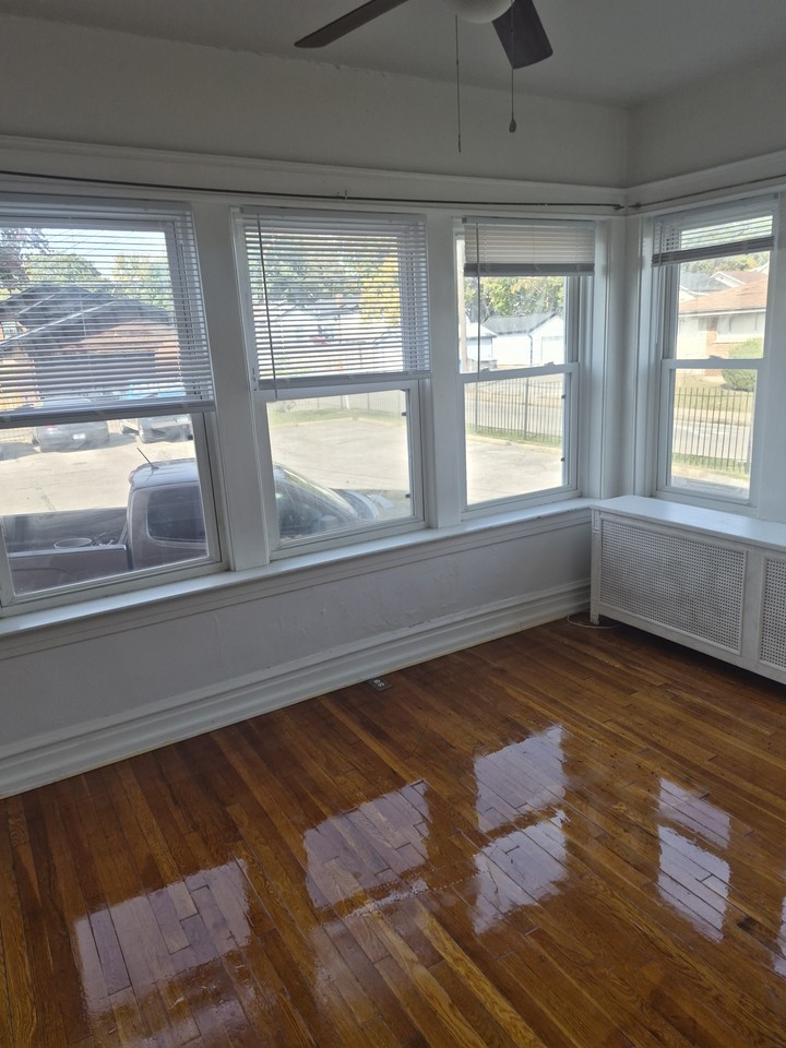 5401 S. Grand - 3 #3 - Photo 3 of 4