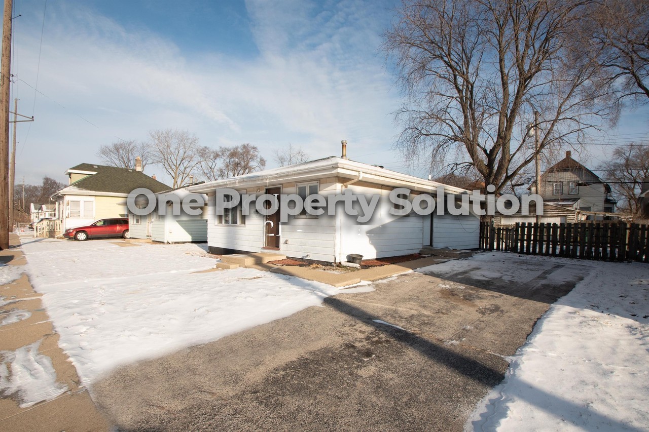 1141 Logan St #1 - Photo 3 of 19