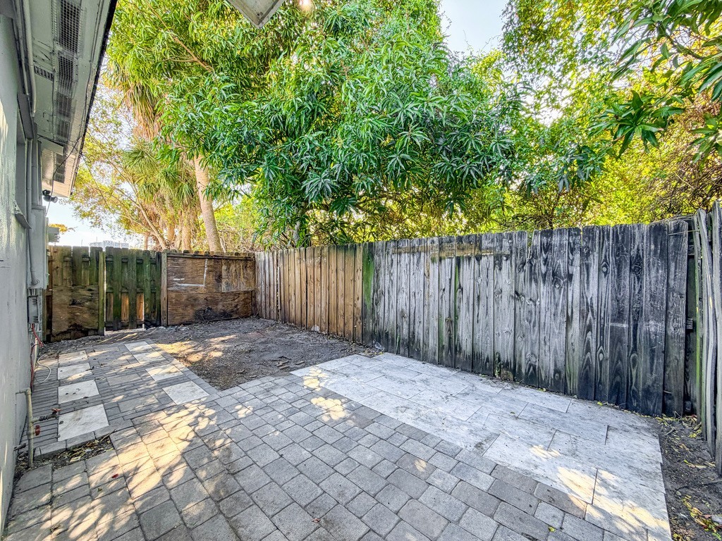1003 8th St #1 - Photo 2 of 13