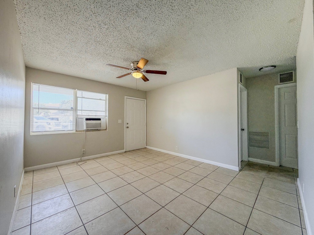 1003 8th St #1 - Photo 3 of 13