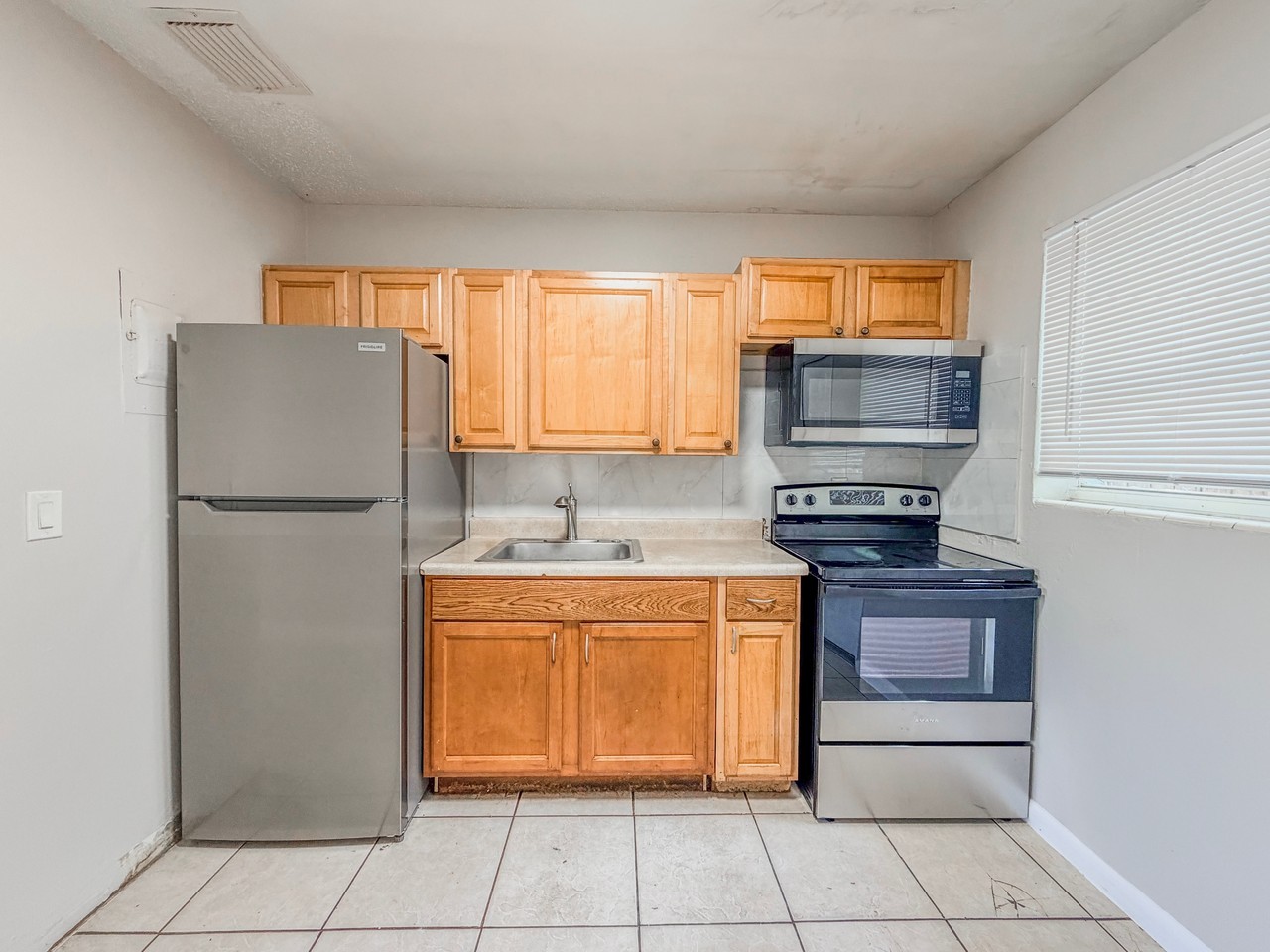 1003 8th St #1 - Photo 5 of 13