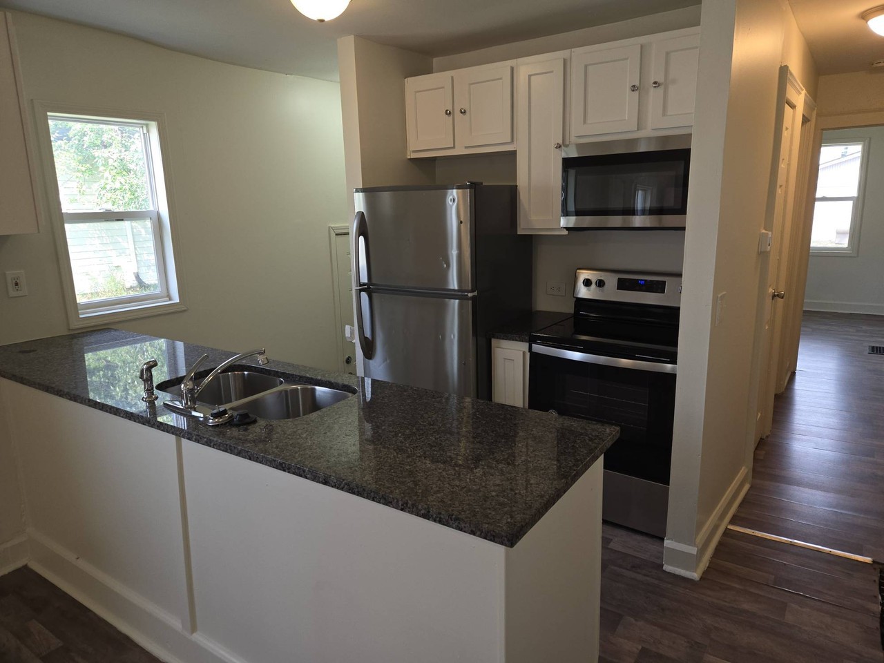 419 N Beville Ave #1 - Photo 3 of 8