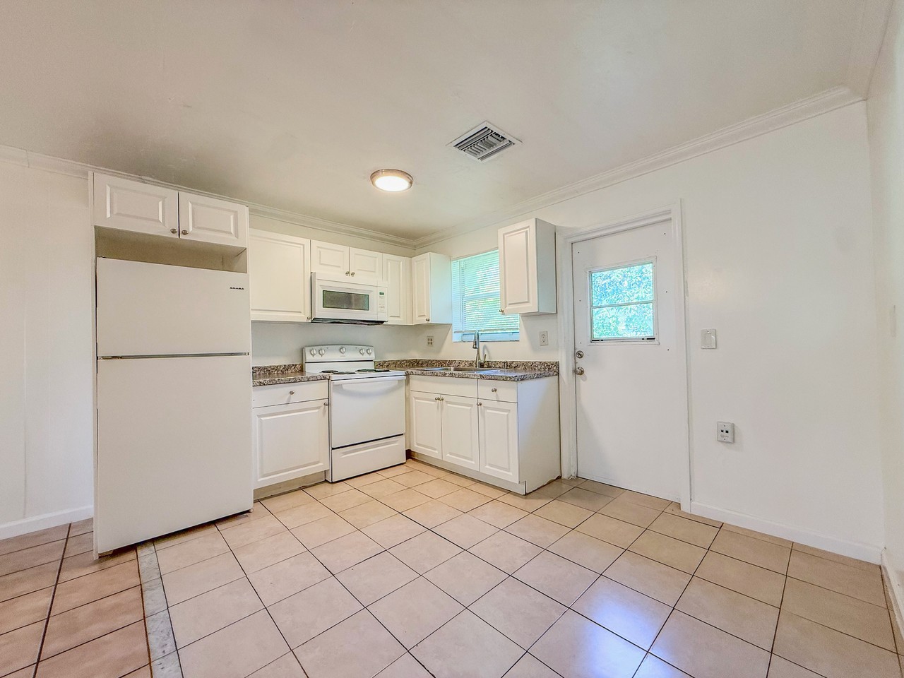 3075 Floweva St #3075 - Photo 5 of 15
