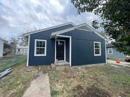 featured image of 697 Mckenzie Ave #1