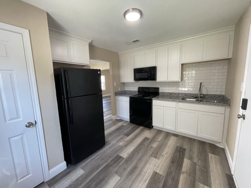 697 Mckenzie Ave #1 - Photo 5 of 11