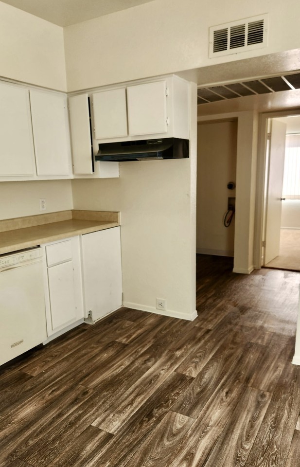 2846 E Kathleen Rd #201 - Photo 2 of 12