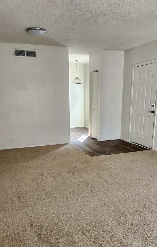 2846 E Kathleen Rd #201 - Photo 4 of 12