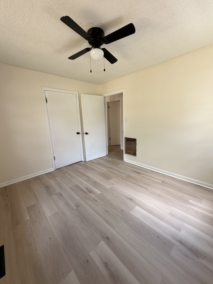 1707 E 7th St #1 - Photo 5 of 8