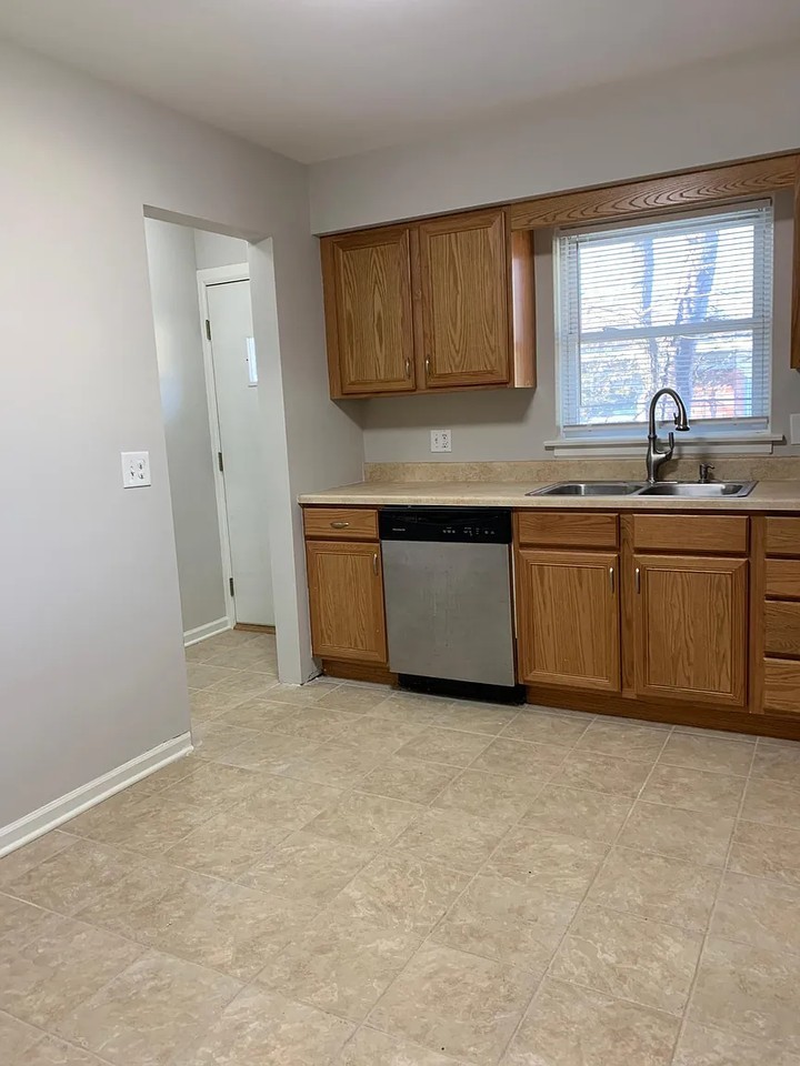 706 Oak Ave #706 - Photo 4 of 12