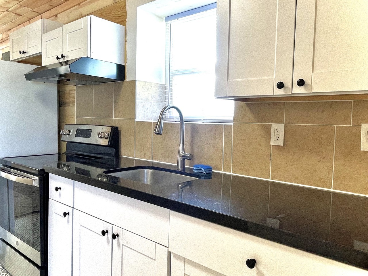 204 8th St #1 - Photo 5 of 10