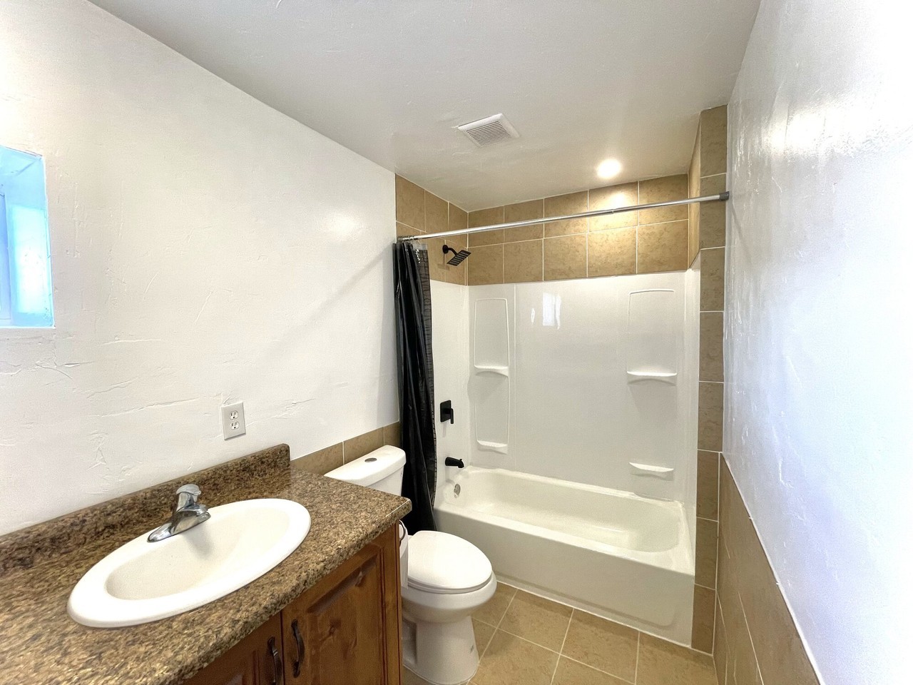 206 8th St #1 - Photo 2 of 13