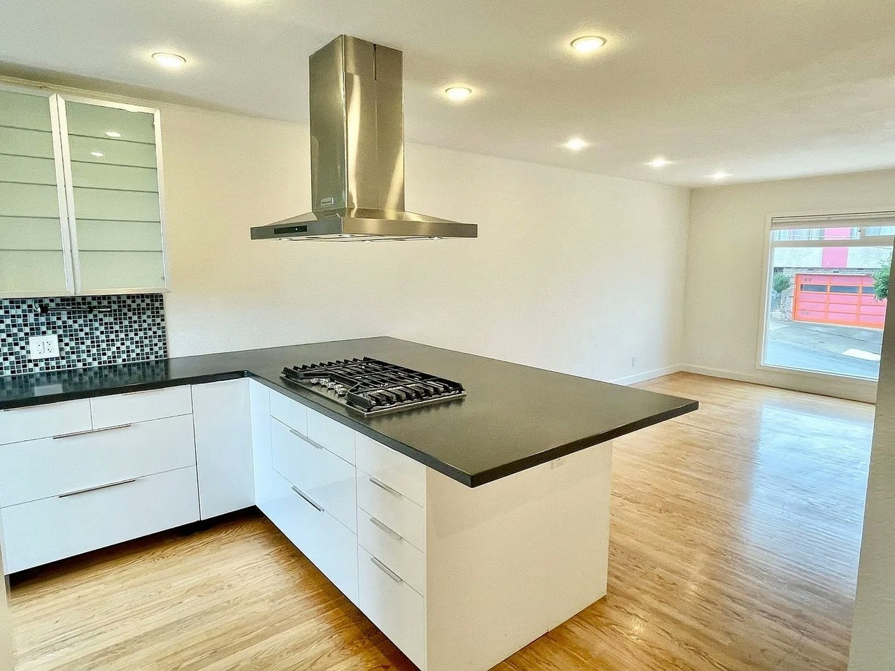 809 Colby St - Photo 4 of 27
