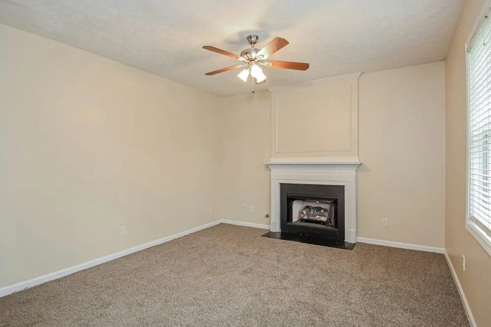 7330 Copperbend Ct SE - Photo 5 of 8