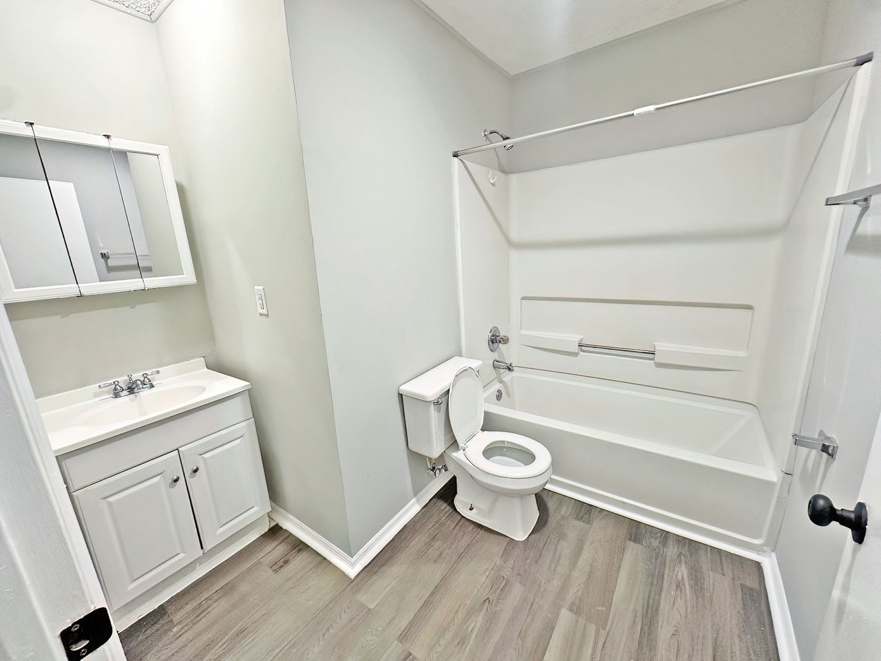 3161 Brownlee Avenue - Photo 5 of 17