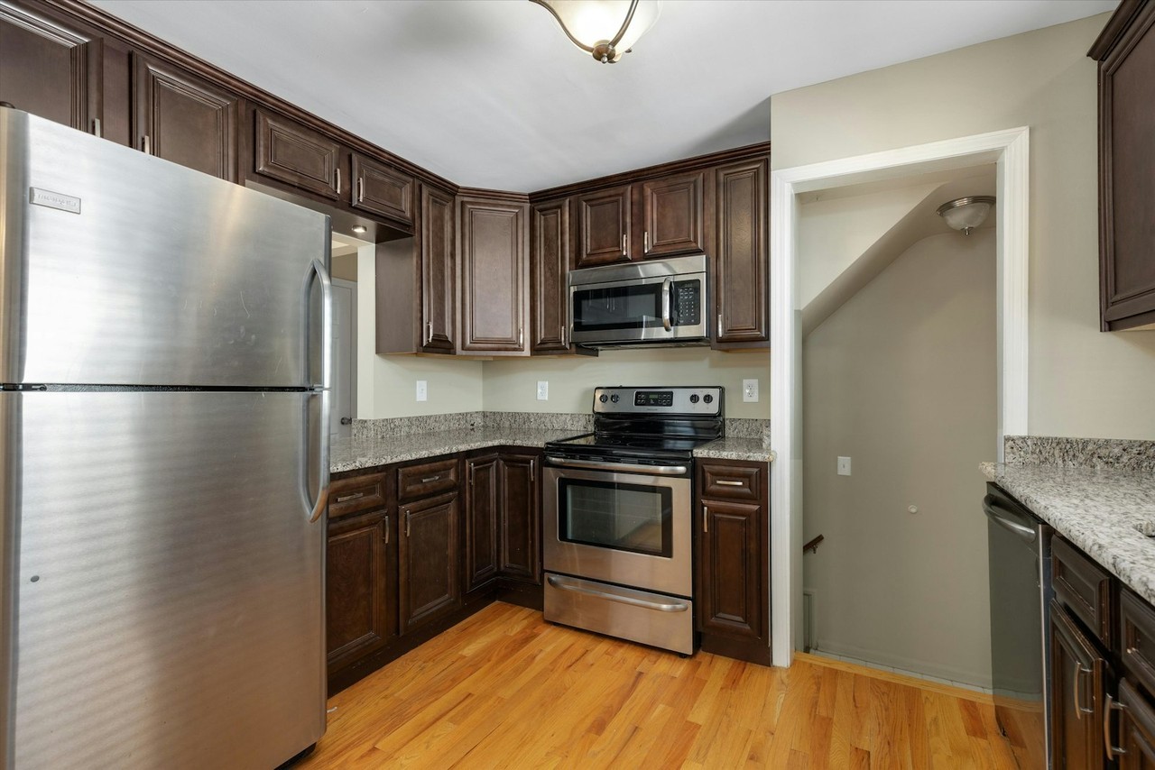3411 Chester Road - Photo 3 of 32